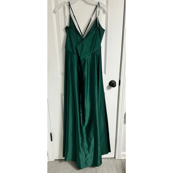 💚 David’s Bridal Satin A-Line Bridesmaid Dress – Juniper, Size 22 (NWT) 💚 - Picture 4 of 7
